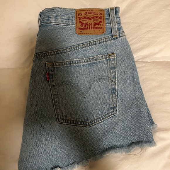 LEVI’S DENIM SHORTS - Picture 1 of 6
